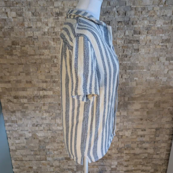 Vintage Summer Blue & White Textured Striped Short Sleeve Button Down Shirt Sz M - Picture 2 of 11